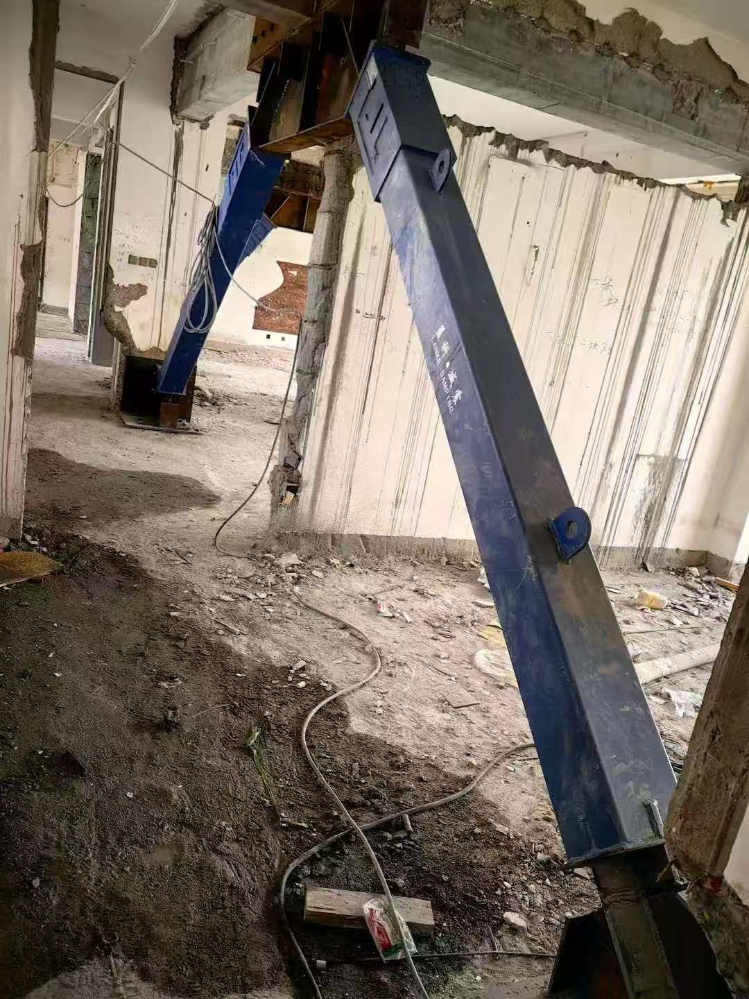 大渡口柱子粘钢加固施工工艺